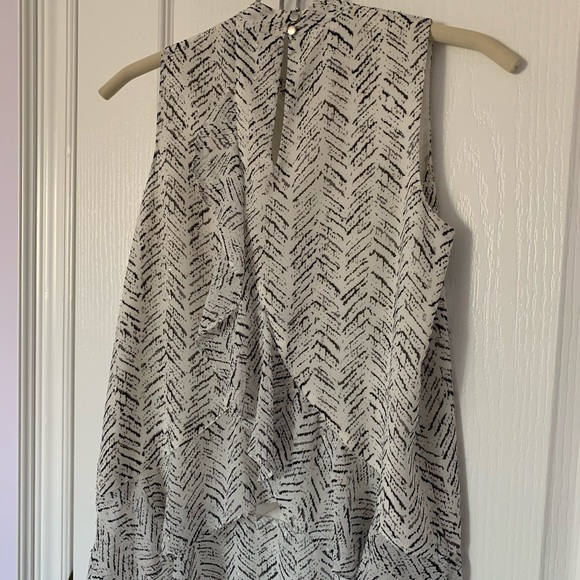 Ellen Tracy Cross Back Metallic Clip Shell - Picture 3 of 7